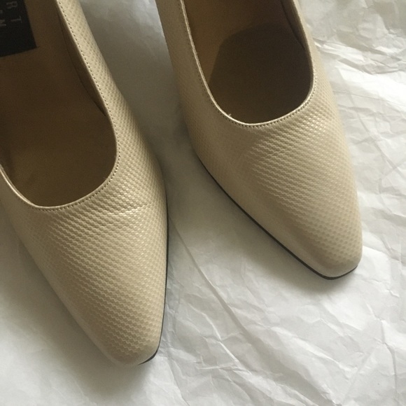 Stuart Weitzman | Vintage Pumps - Picture 6 of 12